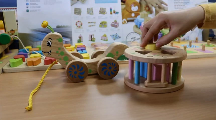 Đồ chơi kéo dây hình ốc sên vui vẻ Nam Hoa - Wooden pull along snail shape toys