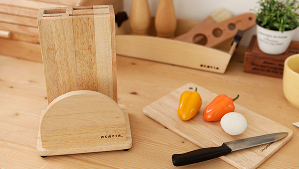 Thiết bị nhà bếp bằng gỗ sản xuất theo tiêu chuẩn Nhật Bản